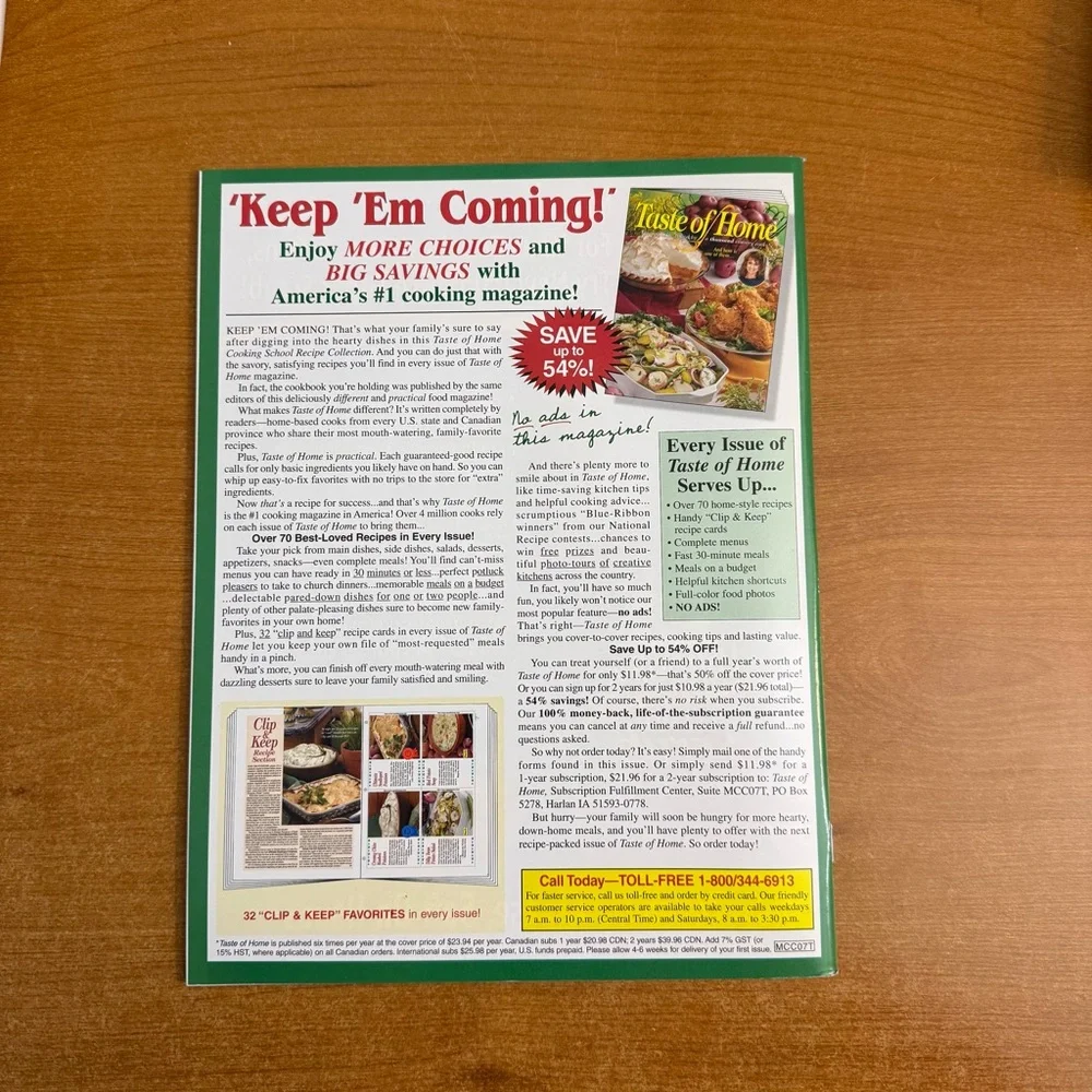 Taste of Home Cooking School Recipe Collection - Green and Red Cover‎